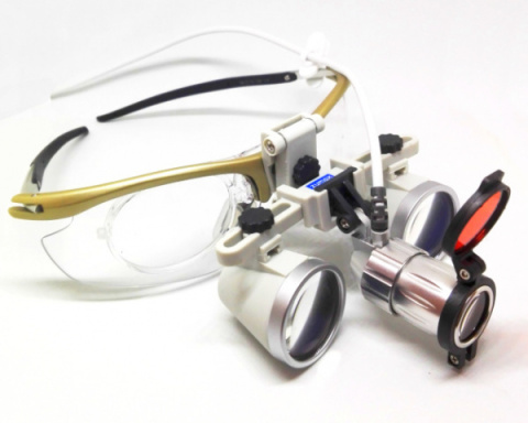 ソバ（4点） Lupa okularowa Zumax SLF + źródło światła Zumax HL 8300 > ZUMAX